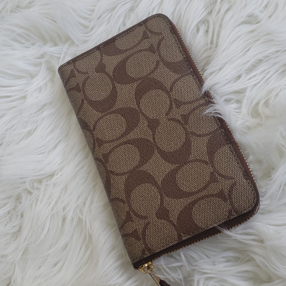Coach Medium Id Zip Wallet In Signature Canvas. - Picture 3 of 6